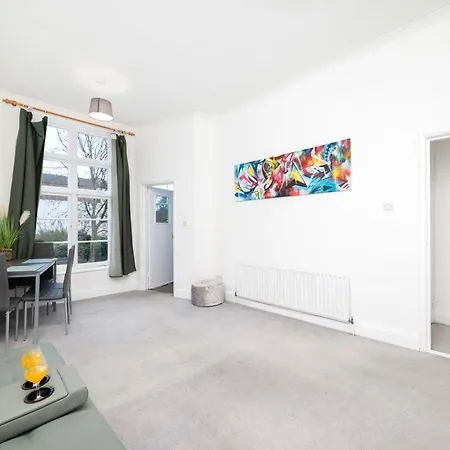 Spacious Minimalist 1Br Flat In London Exterior photo