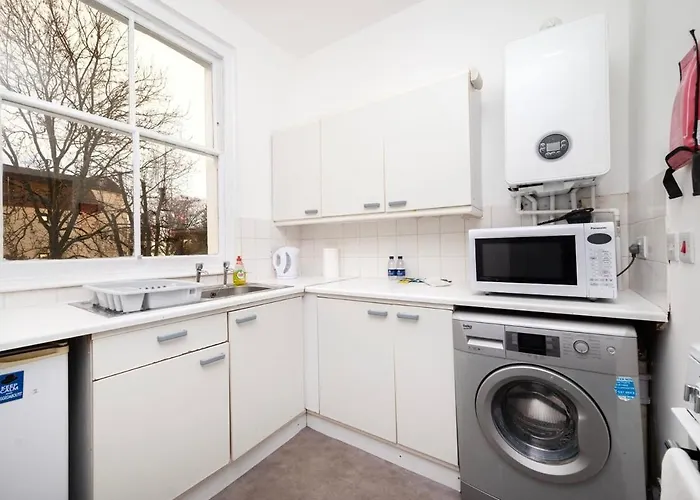 Spacious Minimalist 1Br Flat In London